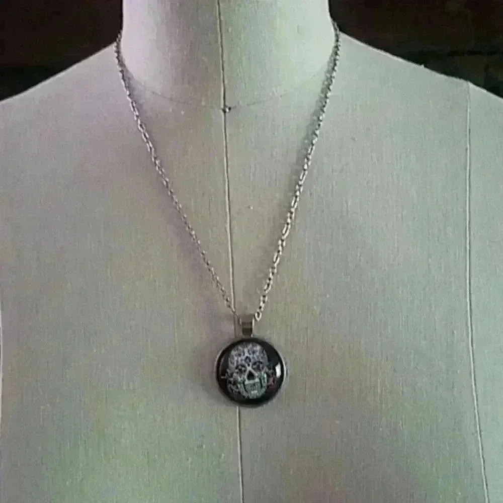 2/$4 bundle to save Day of the dead necklace
